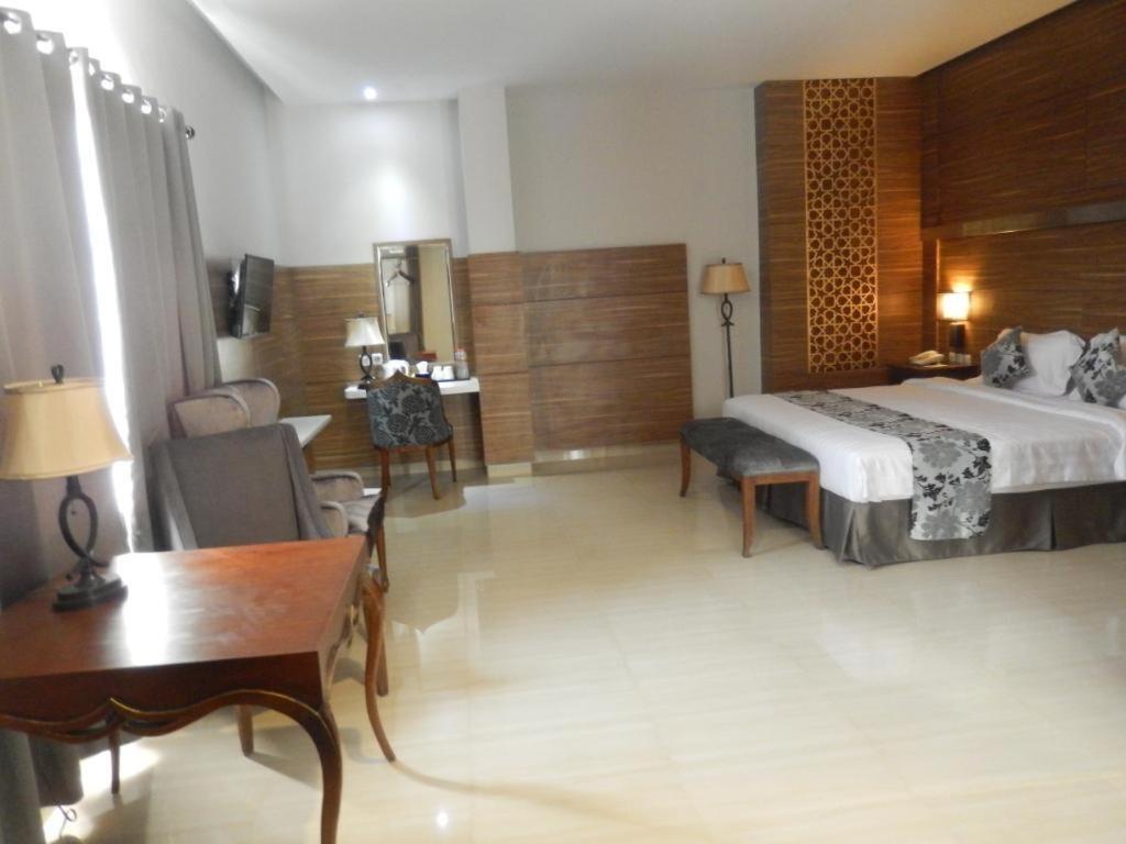Grand Amira Hotel Solo, Azana Hotels Collection Eksteriør billede