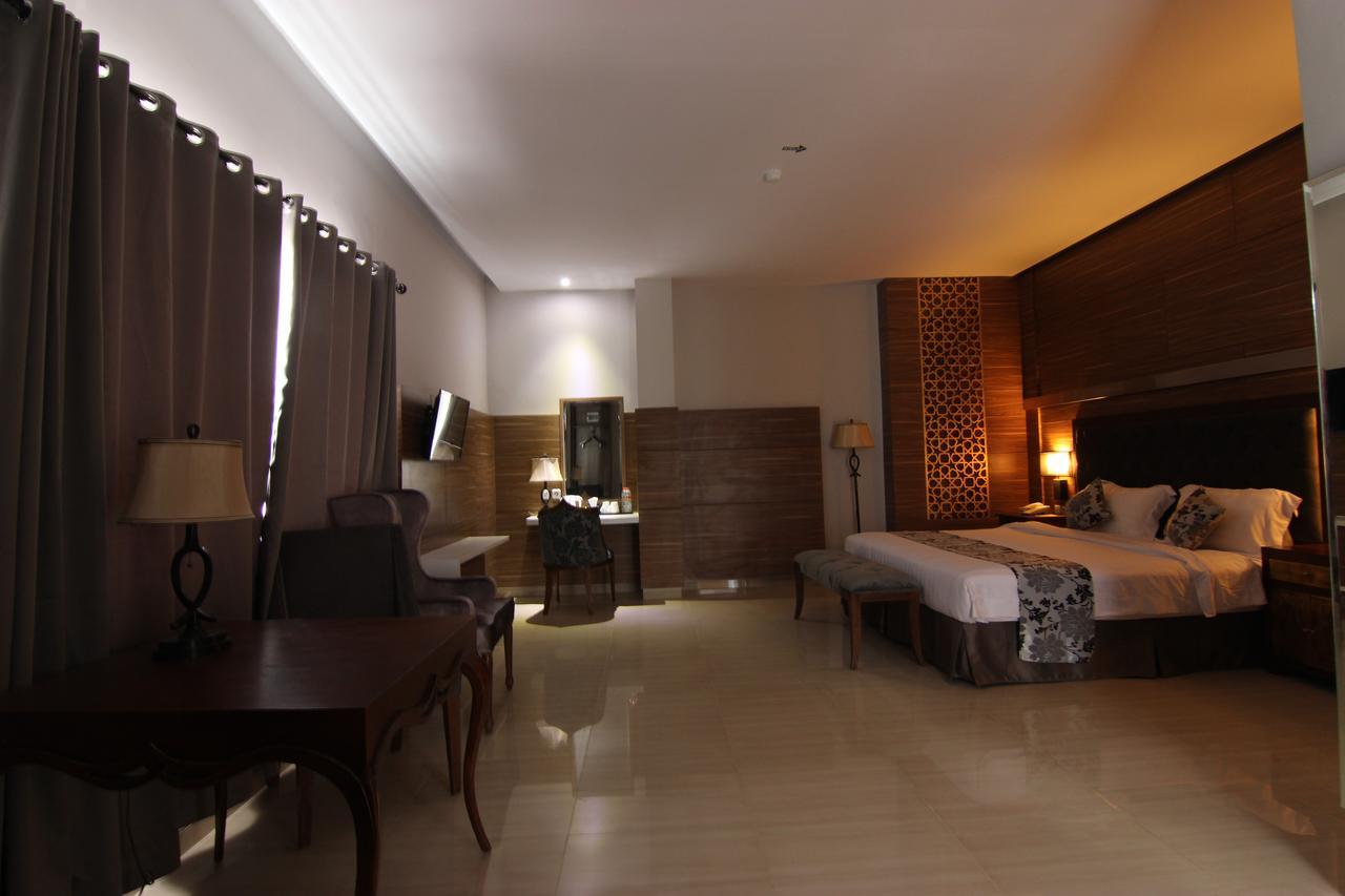 Grand Amira Hotel Solo, Azana Hotels Collection Eksteriør billede