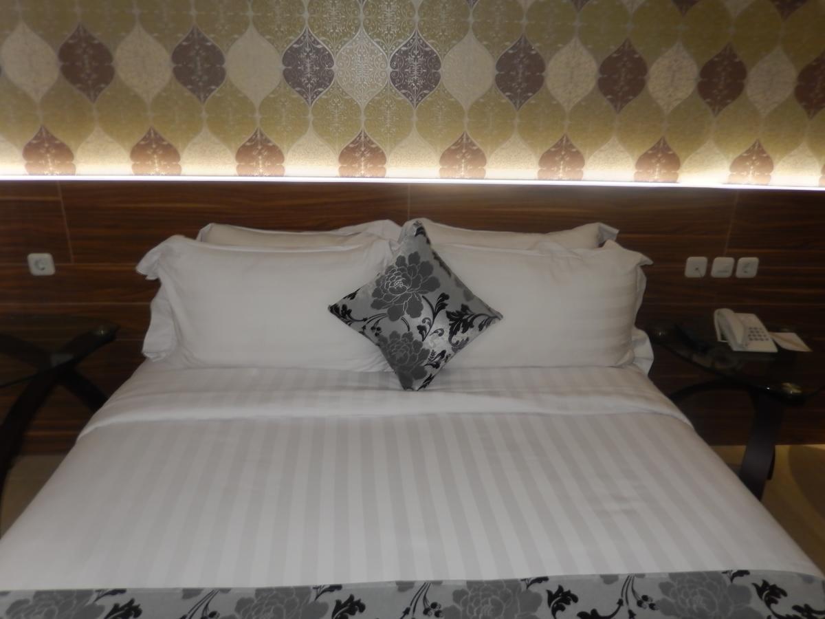 Grand Amira Hotel Solo, Azana Hotels Collection Eksteriør billede